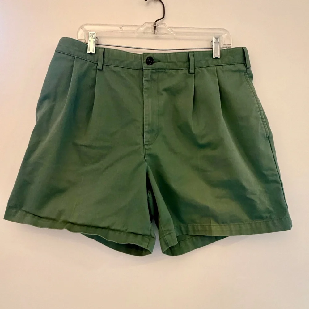 Lands' End 35” waist Green Cotton Shorts chinos khakis pleated front colored